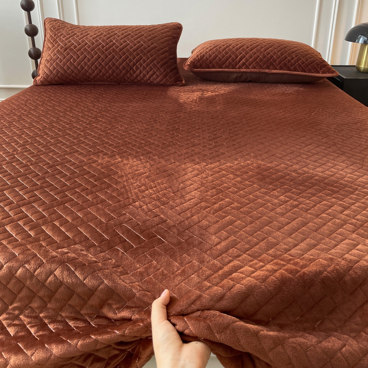 91家纺网 家纺一手货源 找家纺 橙子家居 2025秋冬新款高克重水晶绒保暖床盖棉加绒床盖床盖单件床盖单品单床盖 人字纹-深咖