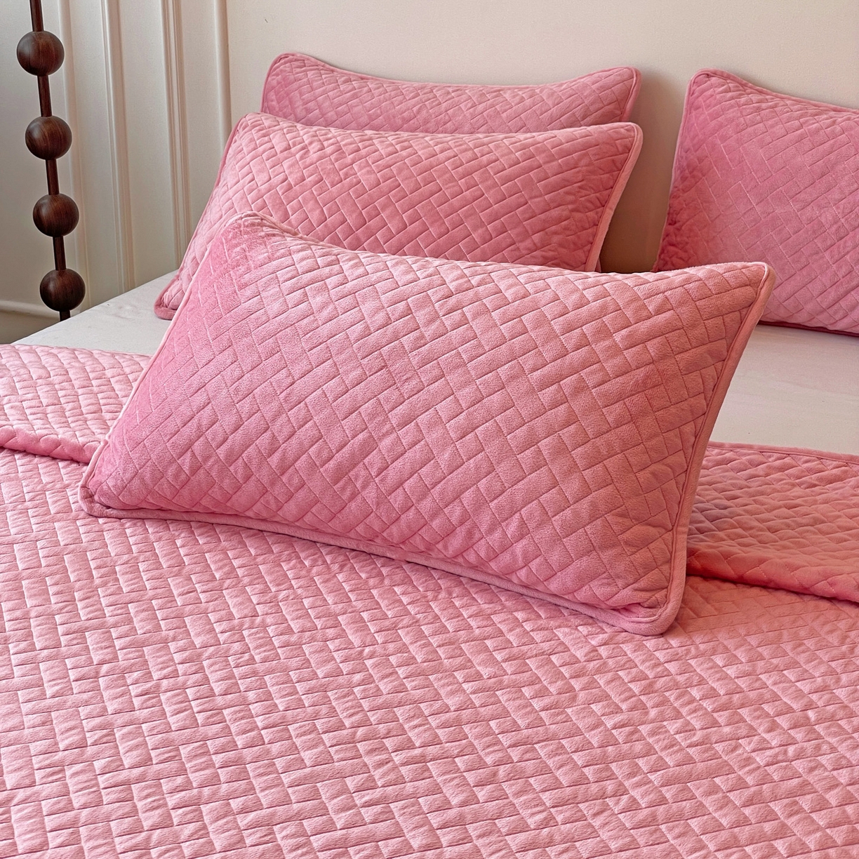 91家纺网 家纺一手货源 找家纺 橙子家居 2025秋冬新款高克重水晶绒保暖床盖棉加绒床盖床盖单件床盖单品单床盖 人字纹-柔粉