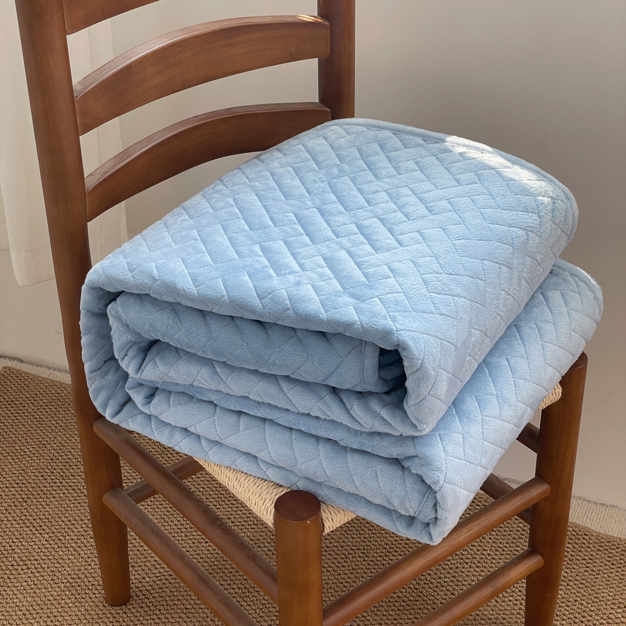 91家纺网 家纺一手货源 找家纺 橙子家居 2025秋冬新款高克重水晶绒保暖床盖棉加绒床盖床盖单件床盖单品单床盖 人字纹-天空蓝