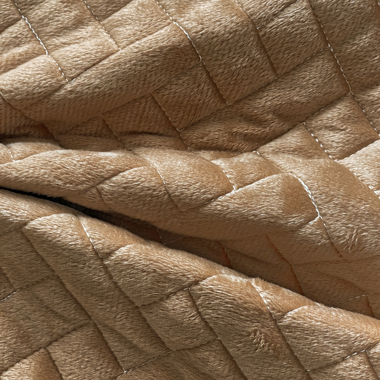 91家纺网 家纺一手货源 找家纺 橙子家居 2025秋冬新款高克重水晶绒保暖床盖棉加绒床盖床盖单件床盖单品单床盖 人字纹-浅驼