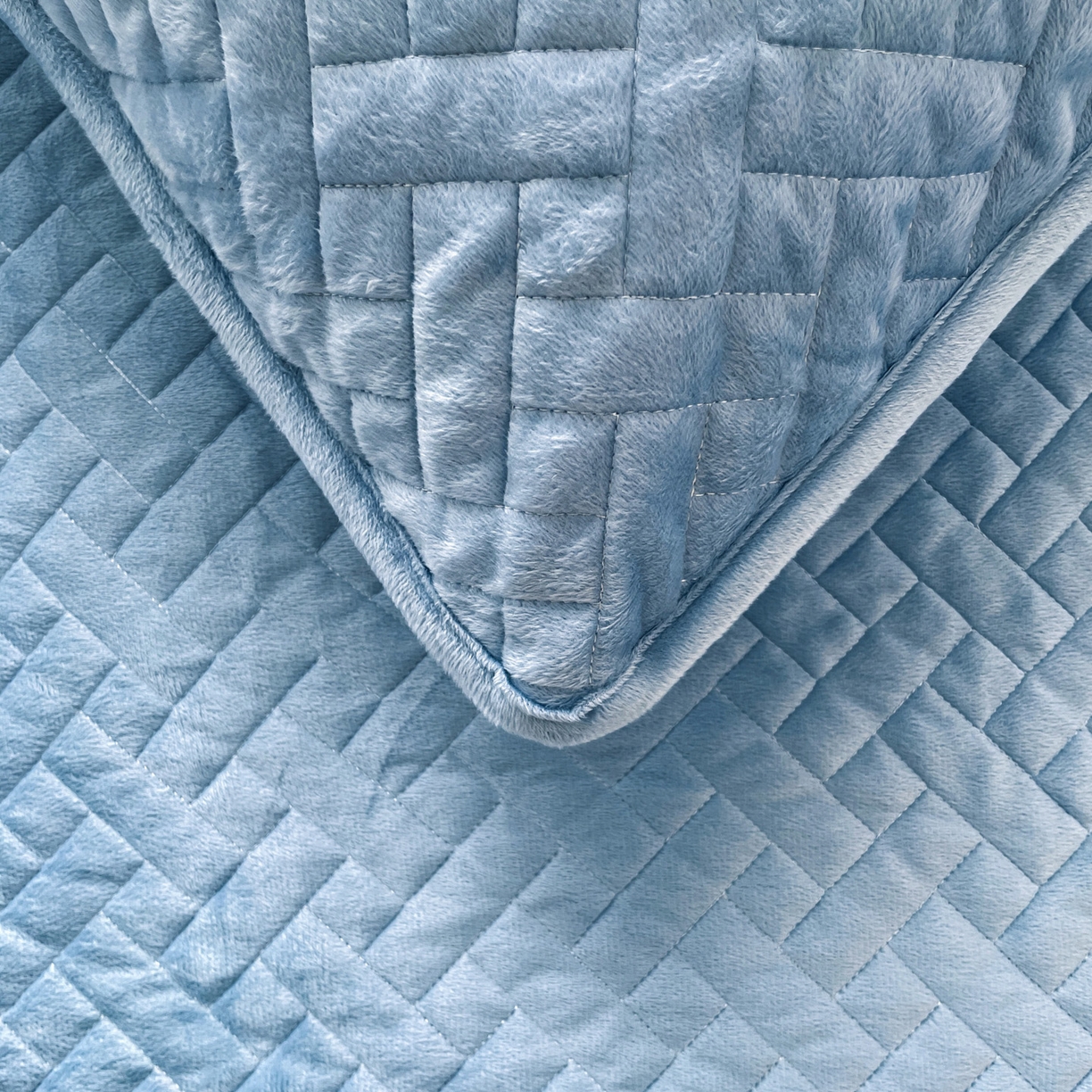 91家纺网 家纺一手货源 找家纺 橙子家居 2025秋冬新款高克重水晶绒保暖床盖棉加绒床盖床盖单件床盖单品单床盖 人字纹-天空蓝