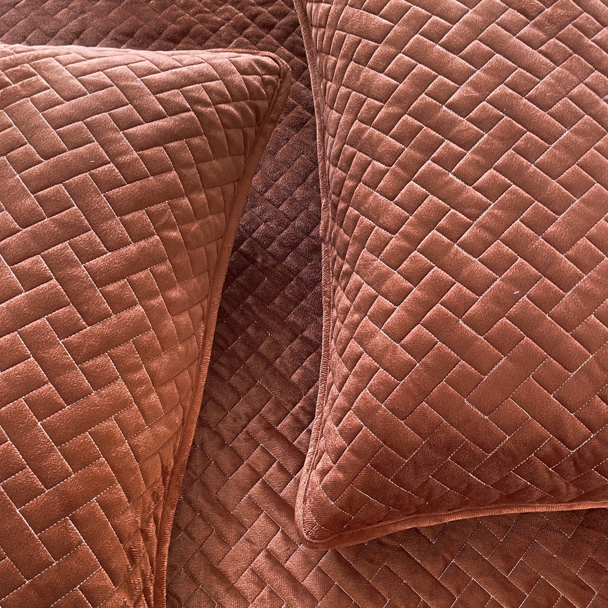 91家纺网 家纺一手货源 找家纺 橙子家居 2025秋冬新款高克重水晶绒保暖床盖棉加绒床盖床盖单件床盖单品单床盖 人字纹-深咖