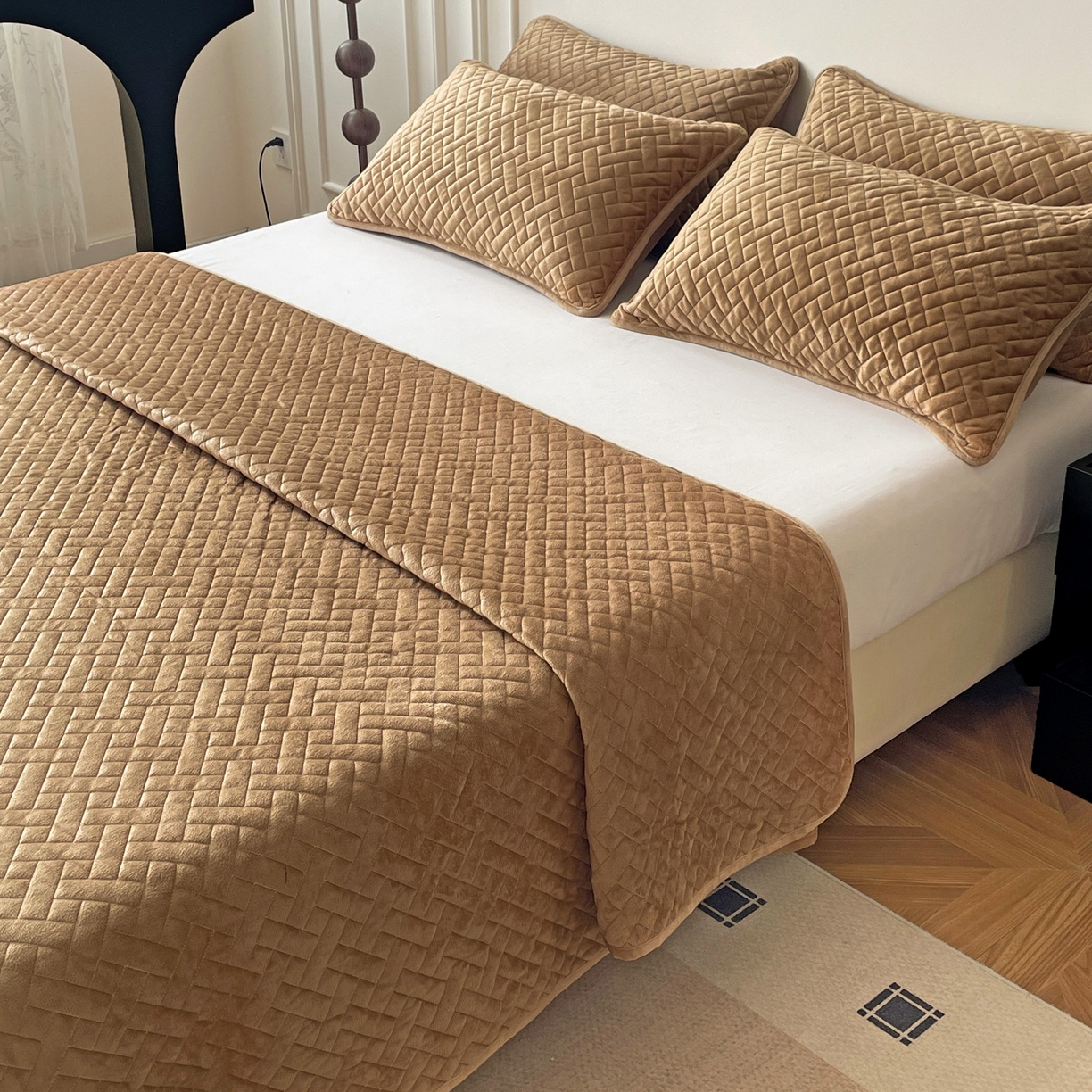 91家纺网 家纺一手货源 找家纺 橙子家居 2025秋冬新款高克重水晶绒保暖床盖棉加绒床盖床盖单件床盖单品单床盖 人字纹-浅驼