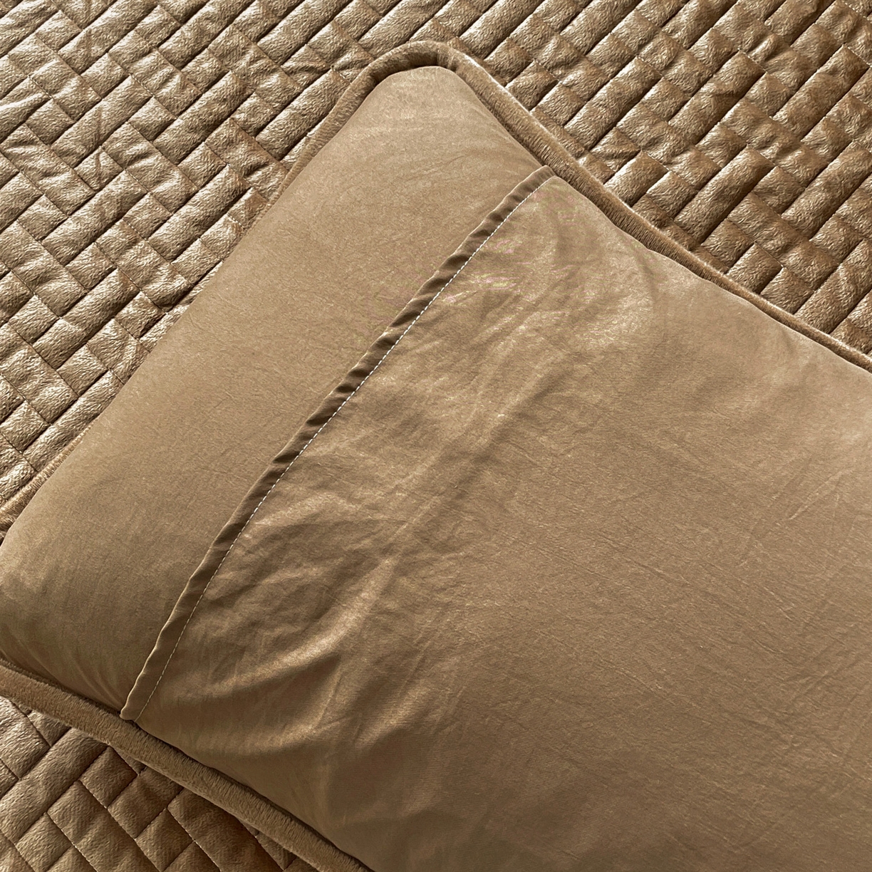 91家纺网 家纺一手货源 找家纺 橙子家居 2025秋冬新款高克重水晶绒保暖床盖棉加绒床盖床盖单件床盖单品单床盖 人字纹-浅驼