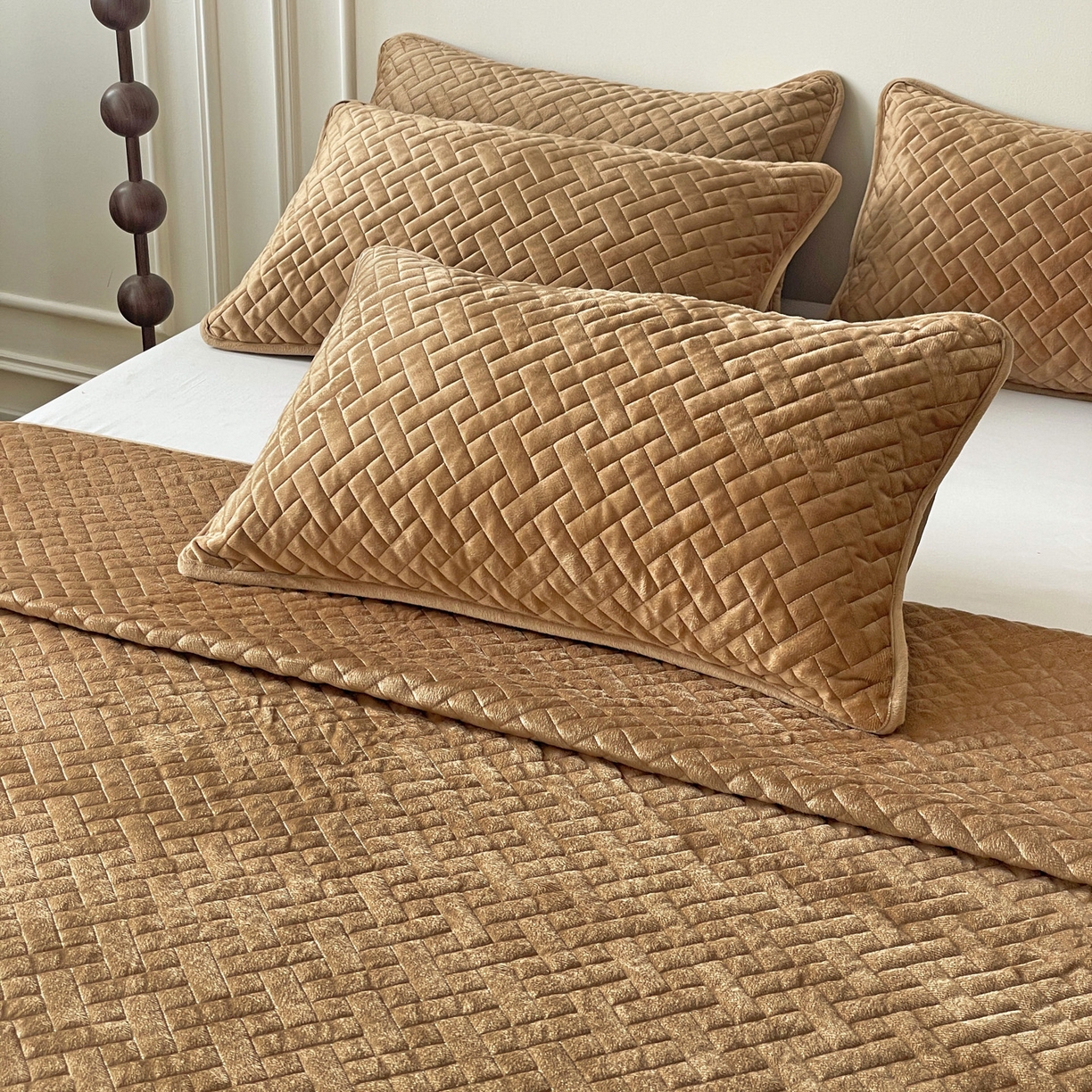 91家纺网 家纺一手货源 找家纺 橙子家居 2025秋冬新款高克重水晶绒保暖床盖棉加绒床盖床盖单件床盖单品单床盖 人字纹-浅驼