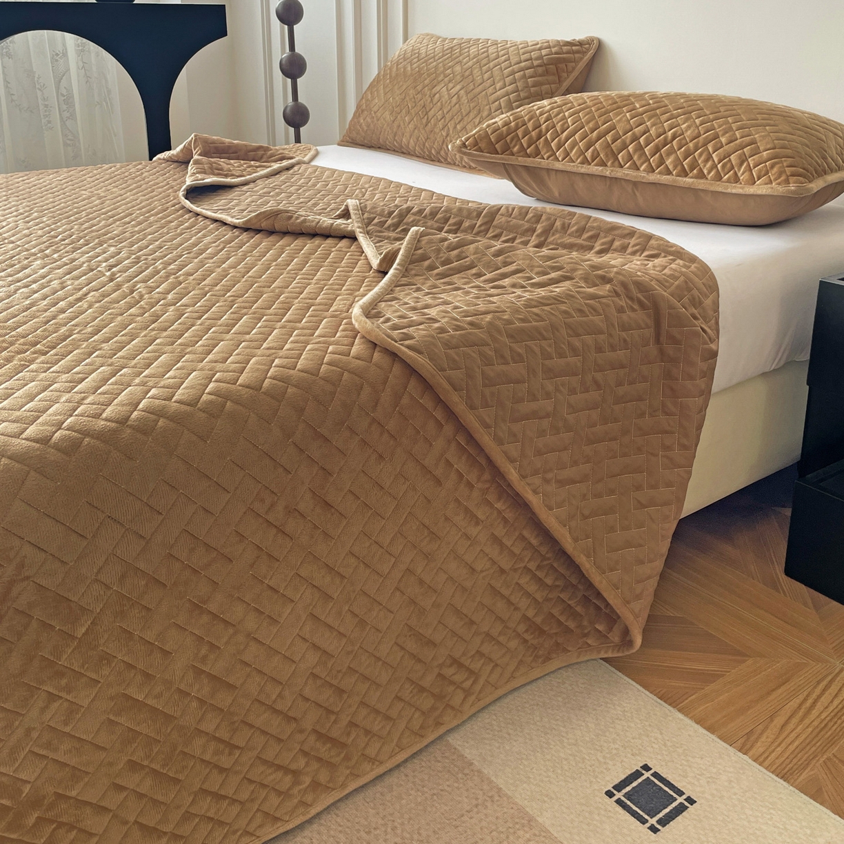 91家纺网 家纺一手货源 找家纺 橙子家居 2025秋冬新款高克重水晶绒保暖床盖棉加绒床盖床盖单件床盖单品单床盖 人字纹-浅驼