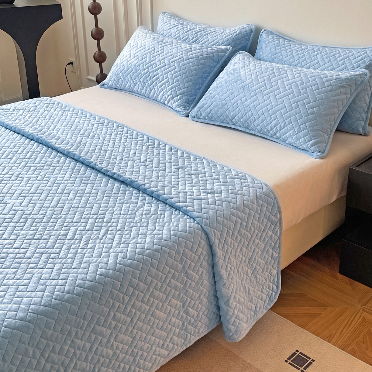 91家纺网 家纺一手货源 找家纺 橙子家居 2025秋冬新款高克重水晶绒保暖床盖棉加绒床盖床盖单件床盖单品单床盖 人字纹-天空蓝