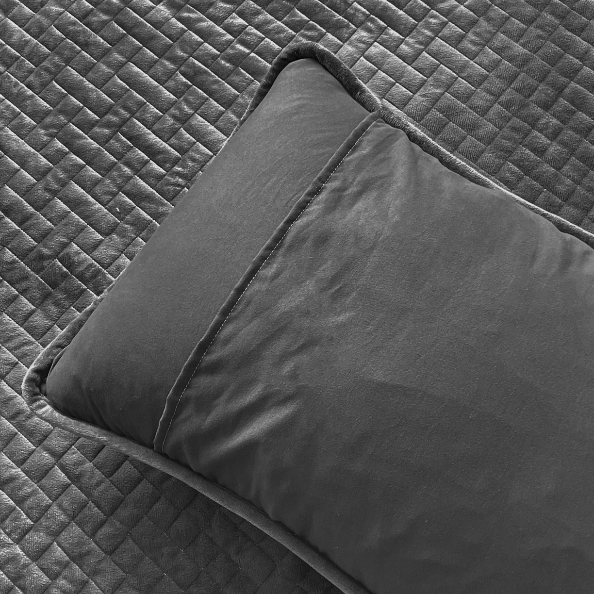 91家纺网 家纺一手货源 找家纺 橙子家居 2025秋冬新款高克重水晶绒保暖床盖棉加绒床盖床盖单件床盖单品单床盖 人字纹-浅灰