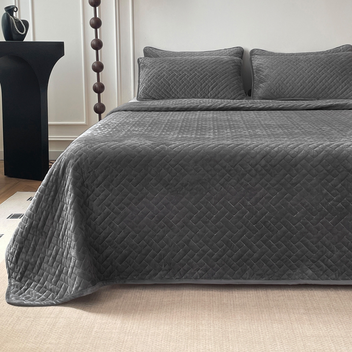 91家纺网 家纺一手货源 找家纺 橙子家居 2025秋冬新款高克重水晶绒保暖床盖棉加绒床盖床盖单件床盖单品单床盖 人字纹-浅灰