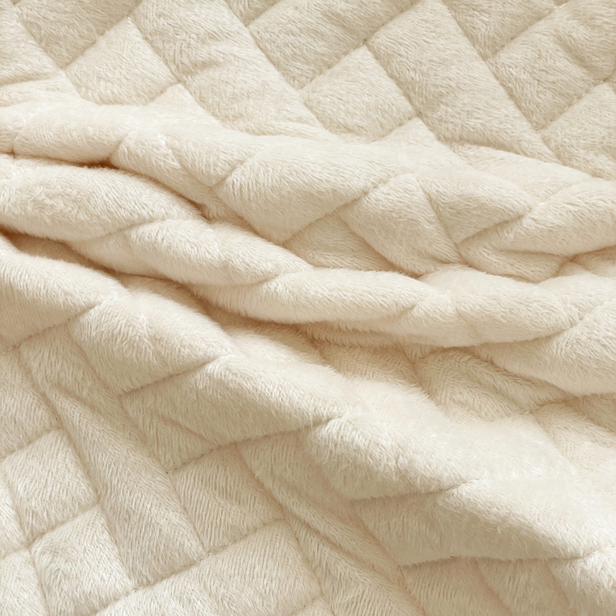 91家纺网 家纺一手货源 找家纺 橙子家居 2025秋冬新款高克重水晶绒保暖床盖棉加绒床盖床盖单件床盖单品单床盖 人字纹-米白