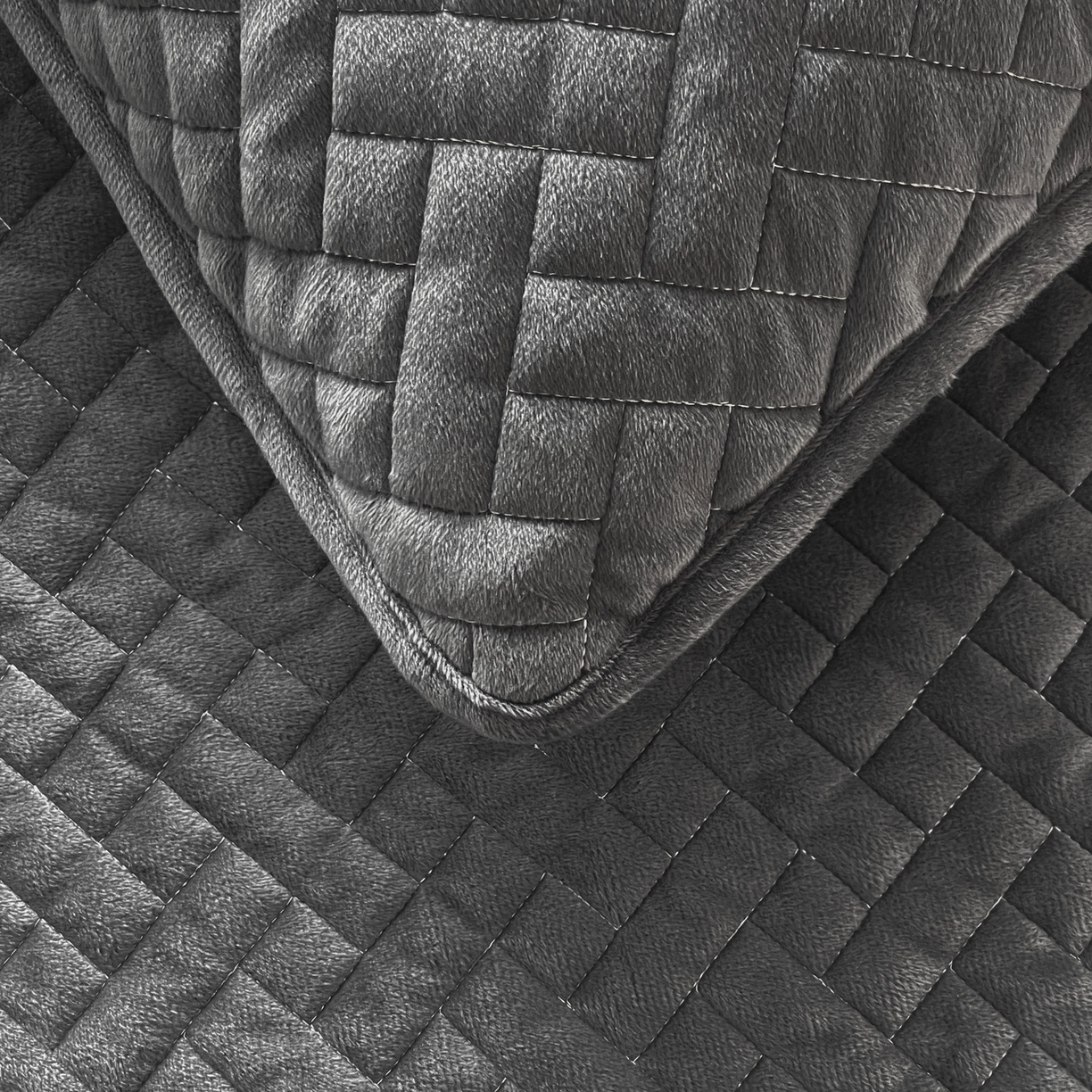 91家纺网 家纺一手货源 找家纺 橙子家居 2025秋冬新款高克重水晶绒保暖床盖棉加绒床盖床盖单件床盖单品单床盖 人字纹-浅灰