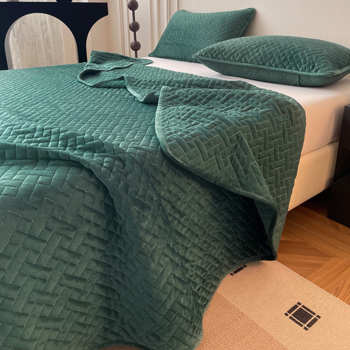 91家纺网 家纺一手货源 找家纺 橙子家居 2025秋冬新款高克重水晶绒保暖床盖棉加绒床盖床盖单件床盖单品单床盖 人字纹-墨绿