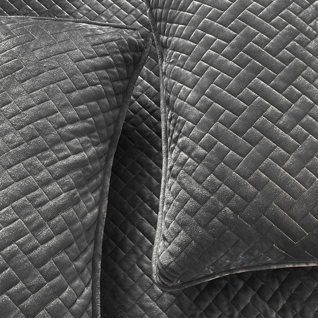 91家纺网 家纺一手货源 找家纺 橙子家居 2025秋冬新款高克重水晶绒保暖床盖棉加绒床盖床盖单件床盖单品单床盖 人字纹-浅灰