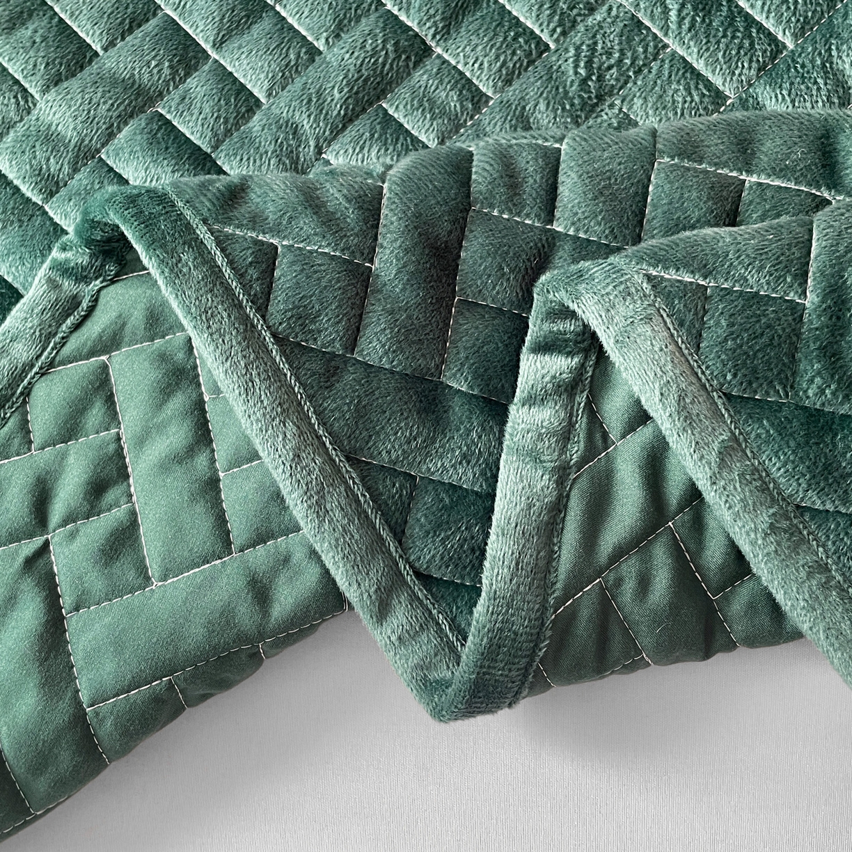 91家纺网 家纺一手货源 找家纺 橙子家居 2025秋冬新款高克重水晶绒保暖床盖棉加绒床盖床盖单件床盖单品单床盖 人字纹-墨绿