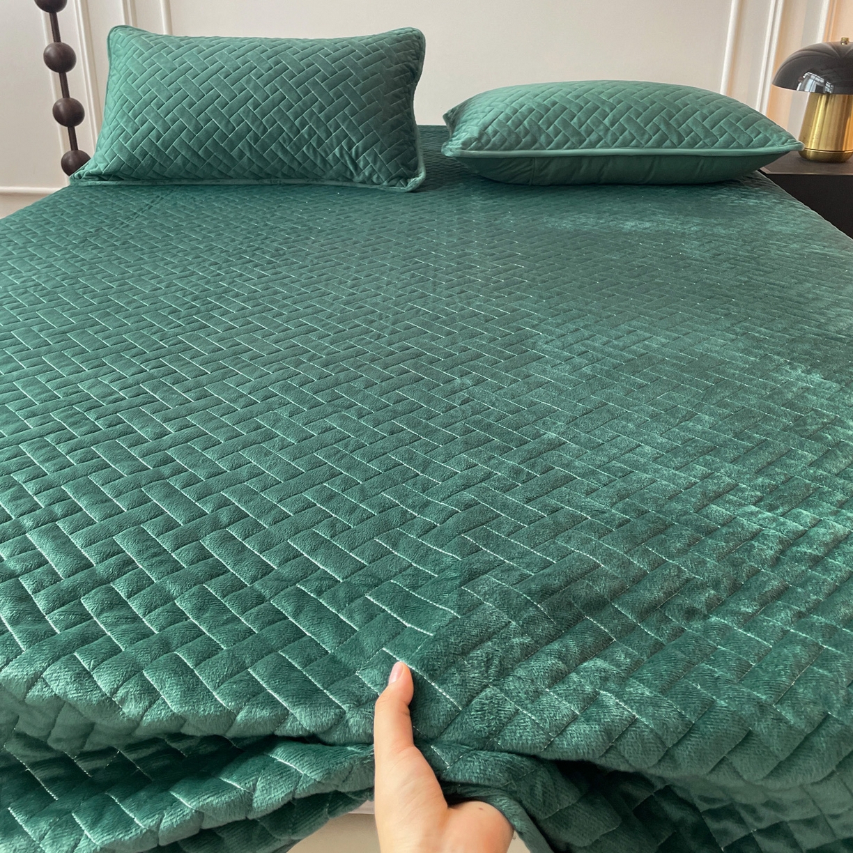 91家纺网 家纺一手货源 找家纺 橙子家居 2025秋冬新款高克重水晶绒保暖床盖棉加绒床盖床盖单件床盖单品单床盖 人字纹-墨绿