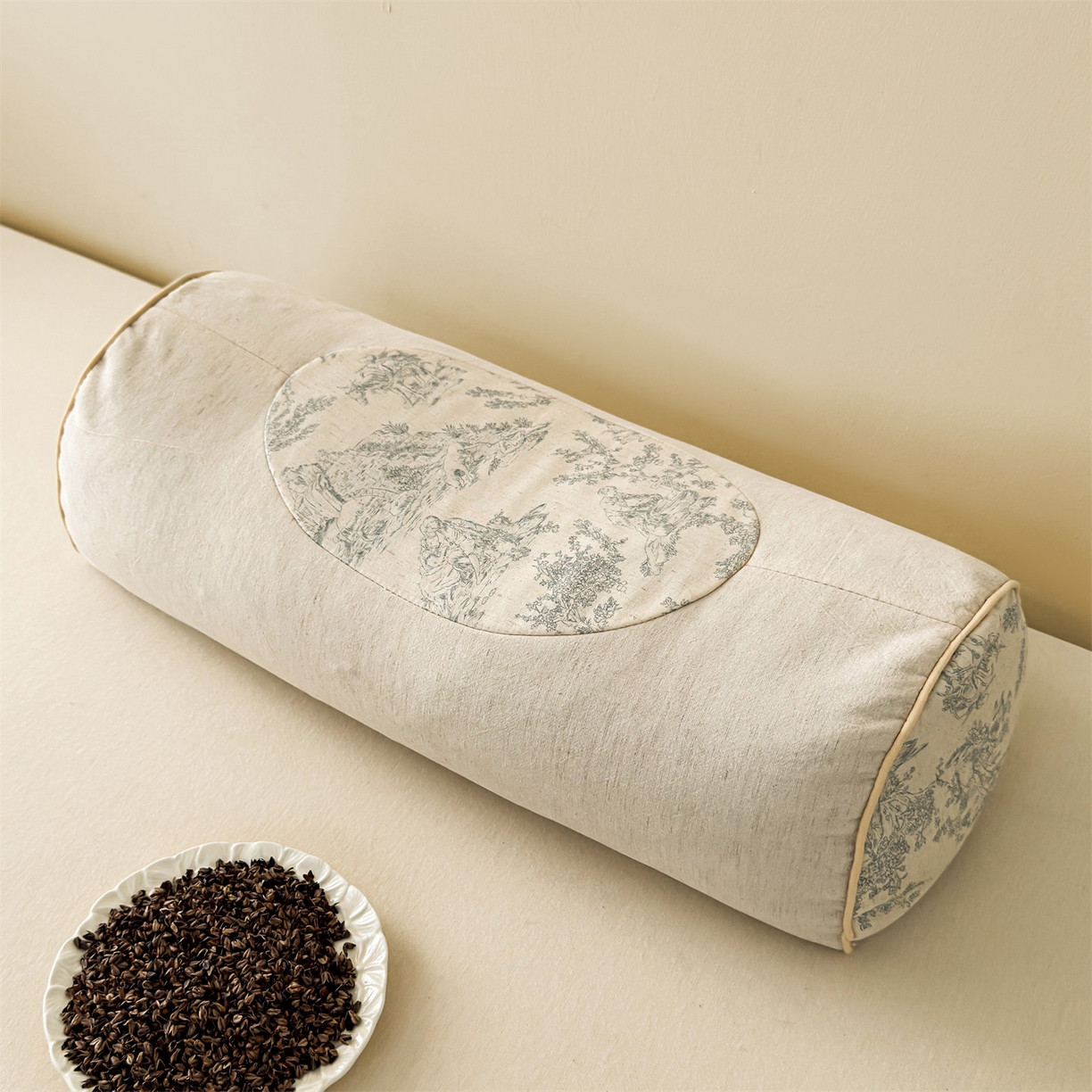 91家纺网 家纺一手货源 找家纺 （总）麦肯锡 2025新款棉麻古朴圆柱荞麦枕 枕头枕芯