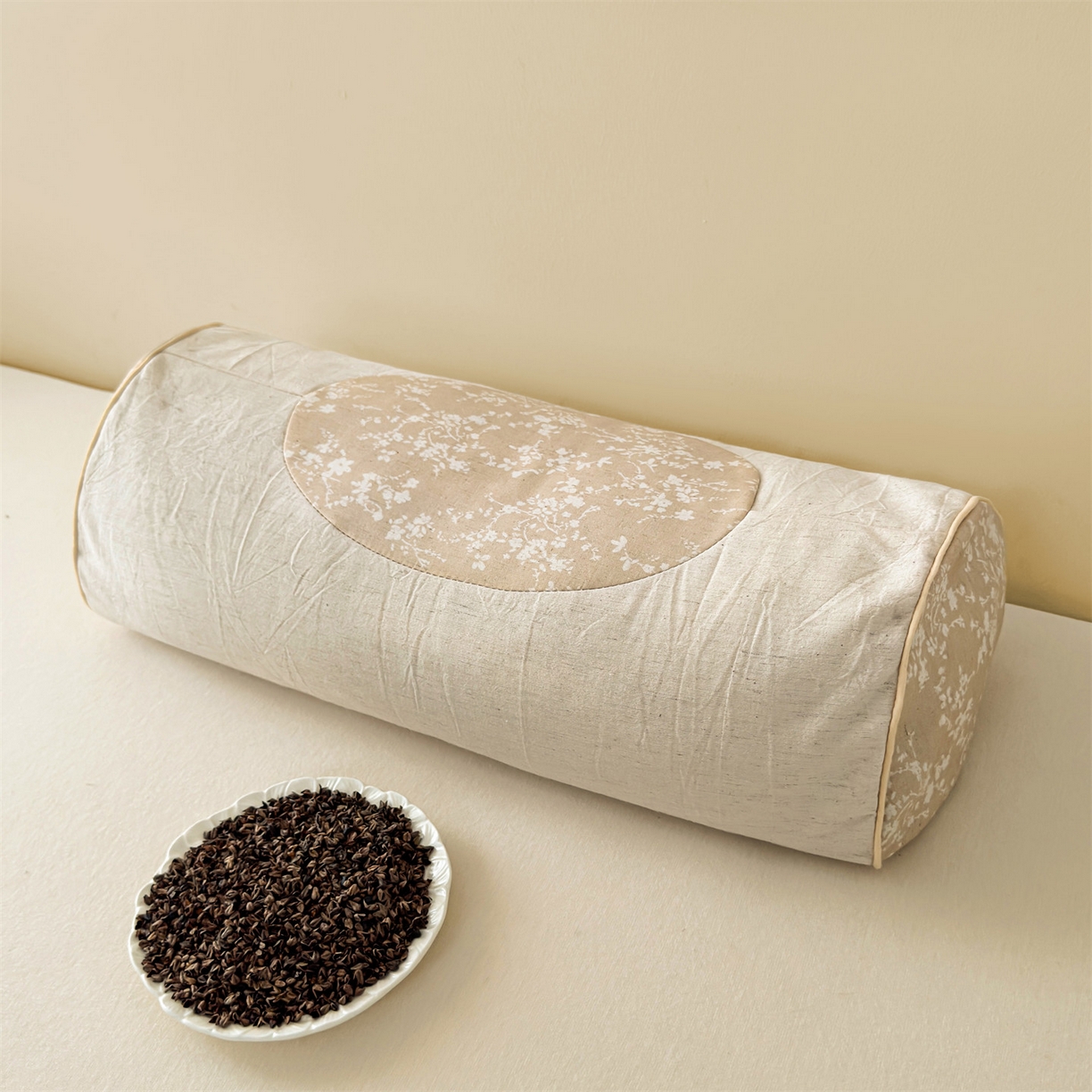 91家纺网 家纺一手货源 找家纺 （总）麦肯锡 2025新款棉麻古朴圆柱荞麦枕 枕头枕芯