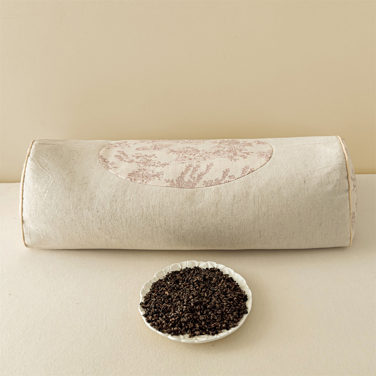 91家纺网 家纺一手货源 找家纺 麦肯锡 2025新款棉麻古朴圆柱荞麦枕 枕头枕芯 田园粉