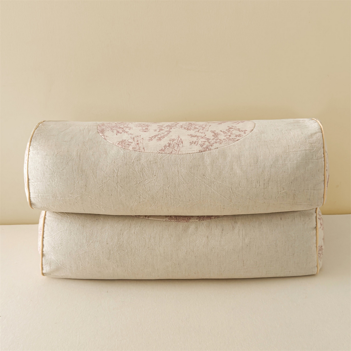 91家纺网 家纺一手货源 找家纺 麦肯锡 2025新款棉麻古朴圆柱荞麦枕 枕头枕芯 田园粉