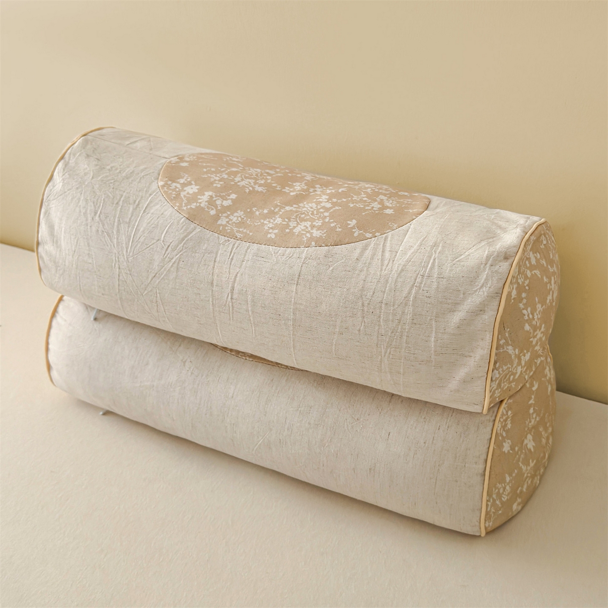 91家纺网 家纺一手货源 找家纺 麦肯锡 2025新款棉麻古朴圆柱荞麦枕 枕头枕芯 花卉咖