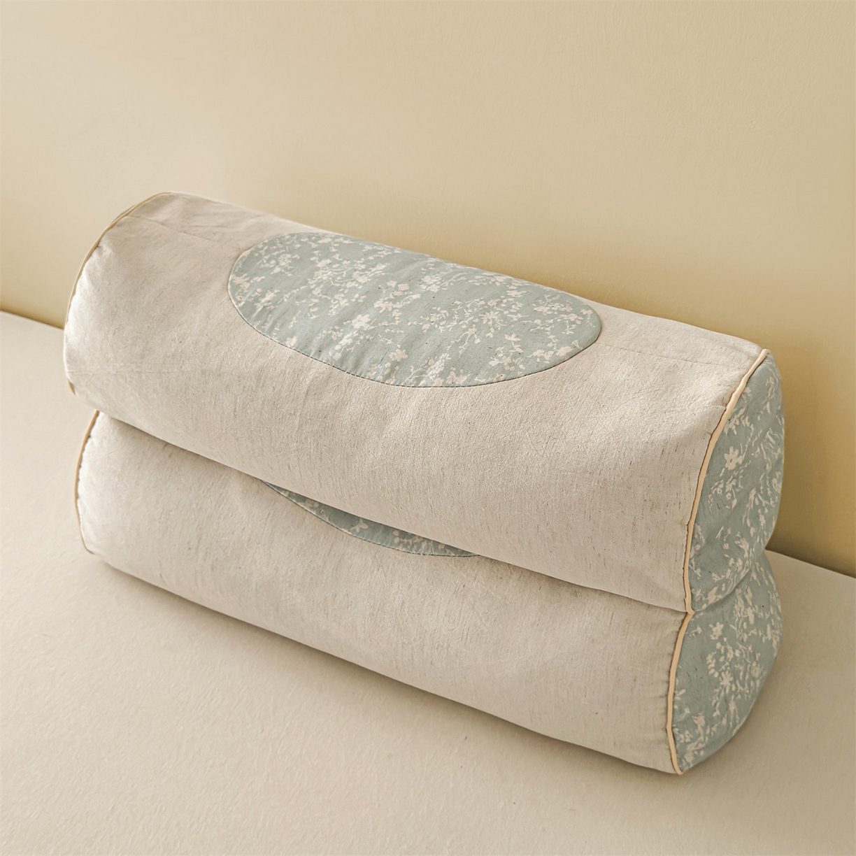 91家纺网 家纺一手货源 找家纺 麦肯锡 2025新款棉麻古朴圆柱荞麦枕 枕头枕芯 花卉蓝