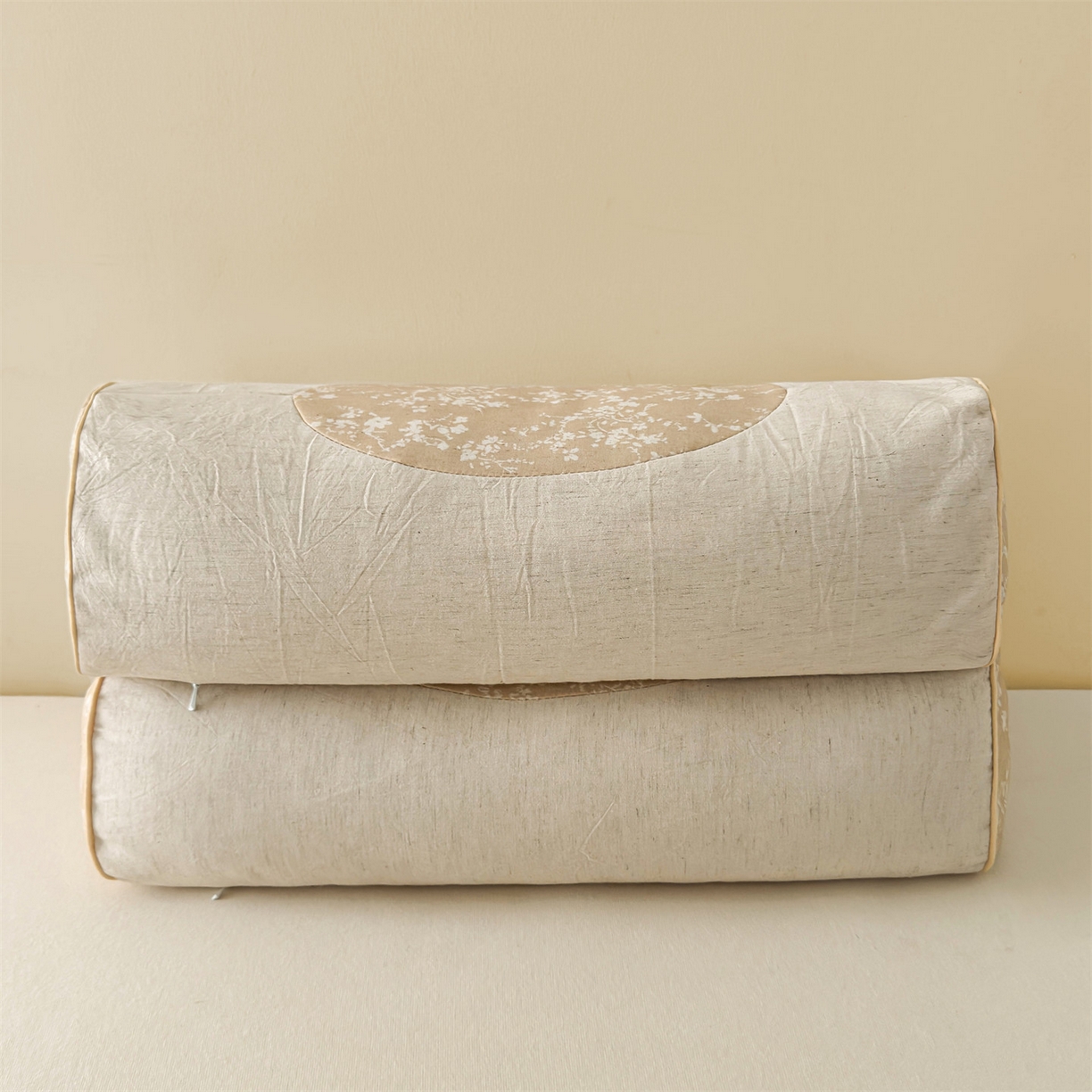 91家纺网 家纺一手货源 找家纺 麦肯锡 2025新款棉麻古朴圆柱荞麦枕 枕头枕芯 花卉咖