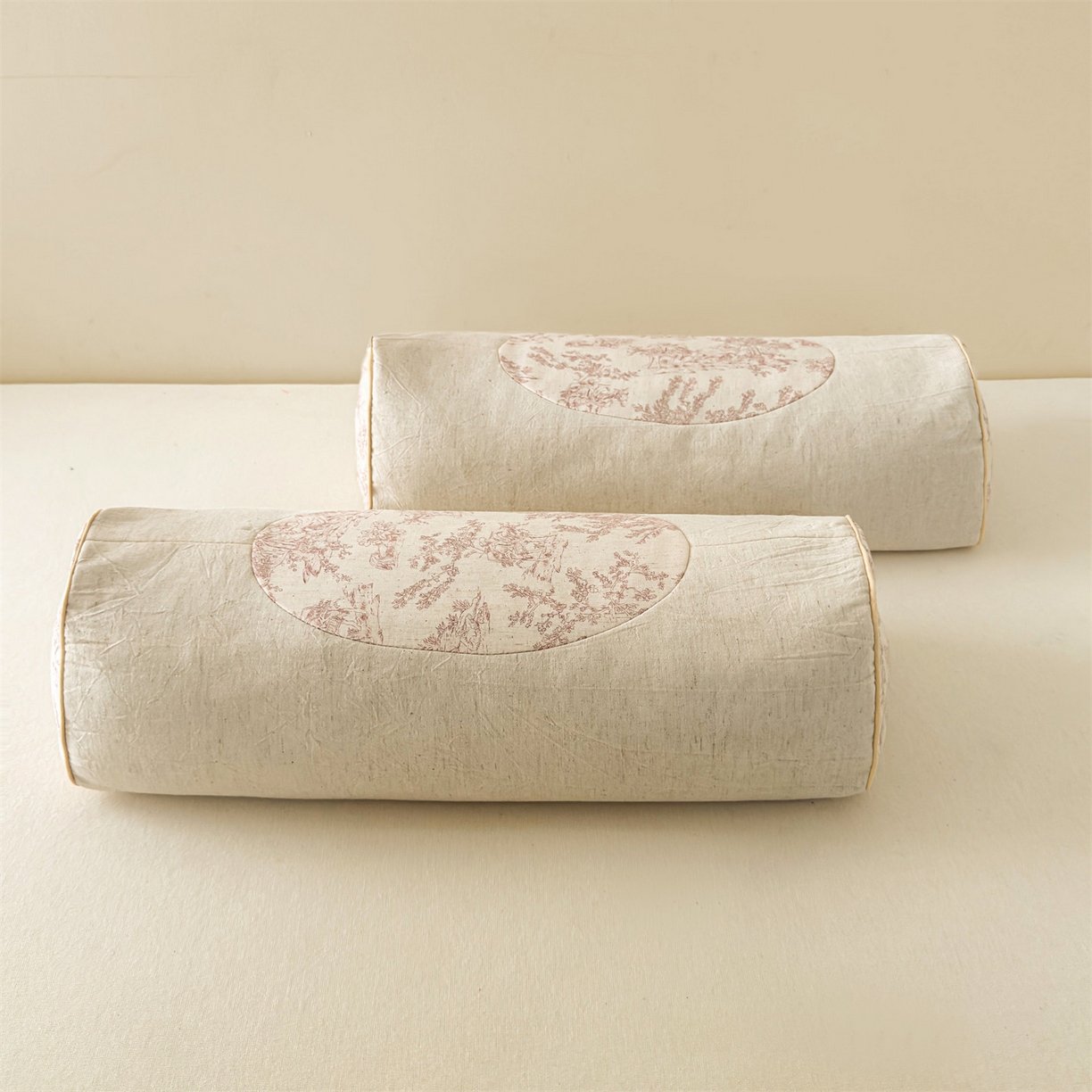 91家纺网 家纺一手货源 找家纺 麦肯锡 2025新款棉麻古朴圆柱荞麦枕 枕头枕芯 田园粉