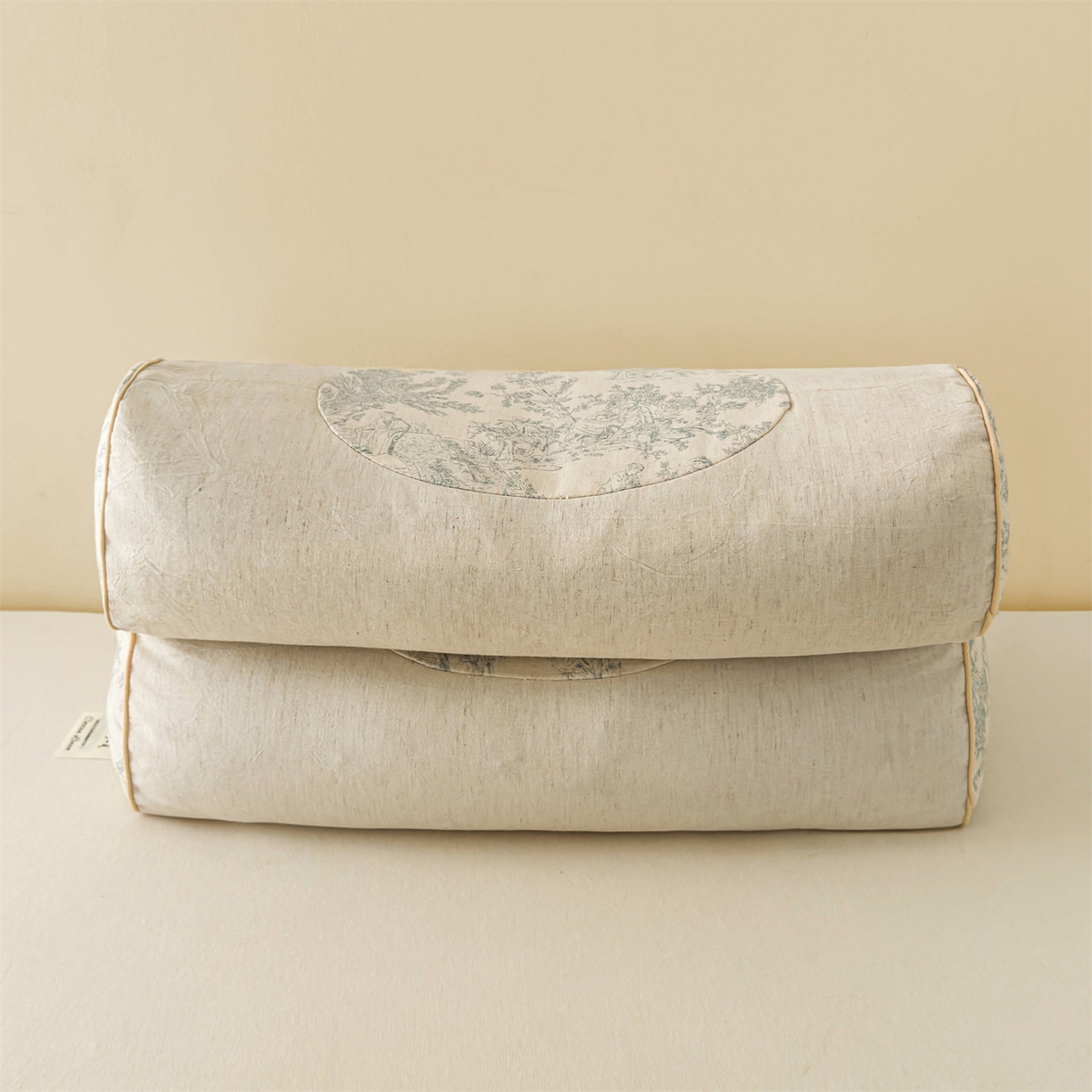 91家纺网 家纺一手货源 找家纺 麦肯锡 2025新款棉麻古朴圆柱荞麦枕 枕头枕芯 田园蓝