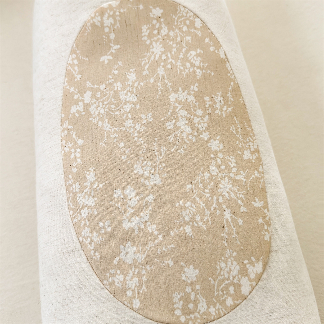 91家纺网 家纺一手货源 找家纺 麦肯锡 2025新款棉麻古朴圆柱荞麦枕 枕头枕芯 花卉咖