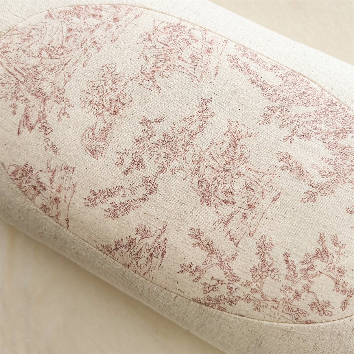 91家纺网 家纺一手货源 找家纺 麦肯锡 2025新款棉麻古朴圆柱荞麦枕 枕头枕芯 田园粉