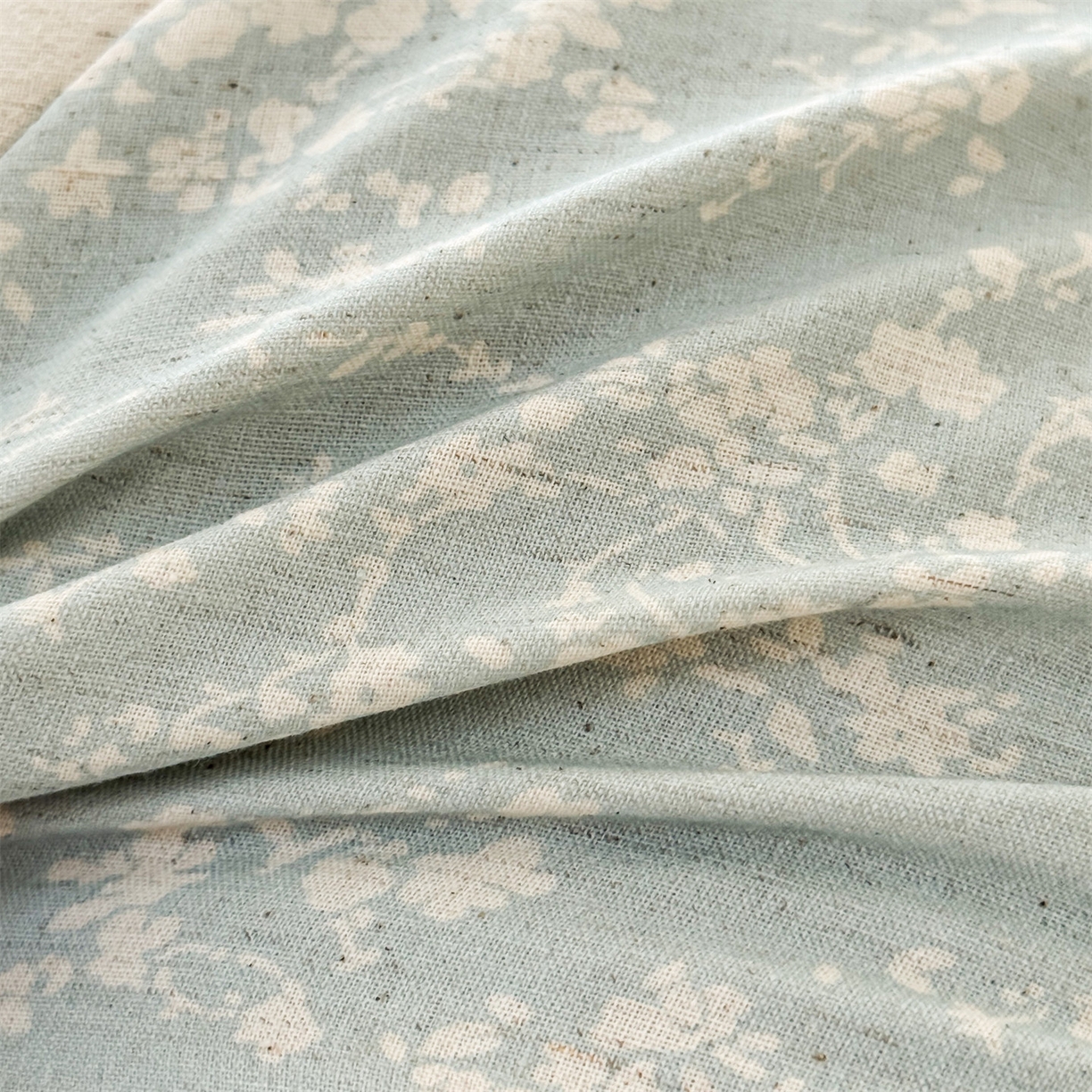 91家纺网 家纺一手货源 找家纺 麦肯锡 2025新款棉麻古朴圆柱荞麦枕 枕头枕芯 花卉蓝