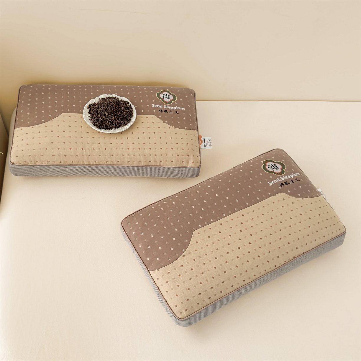 91家纺网 家纺一手货源 找家纺 麦肯锡 2025新款伴眠主义双层纱纯荞麦枕 枕头枕芯 咖色