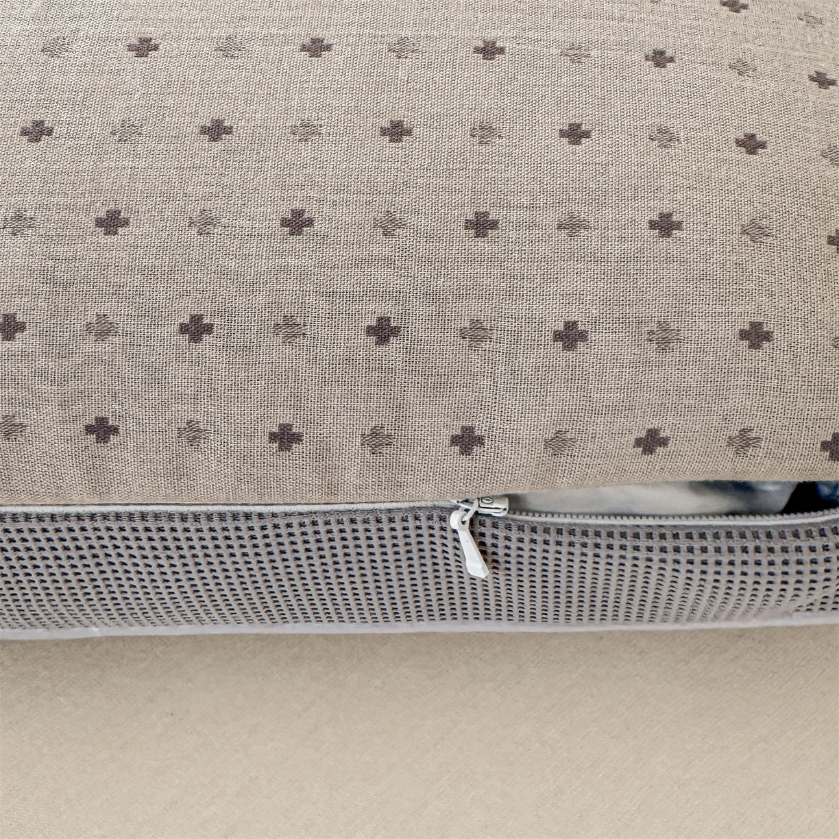 91家纺网 家纺一手货源 找家纺 麦肯锡 2025新款伴眠主义双层纱纯荞麦枕 枕头枕芯 灰色