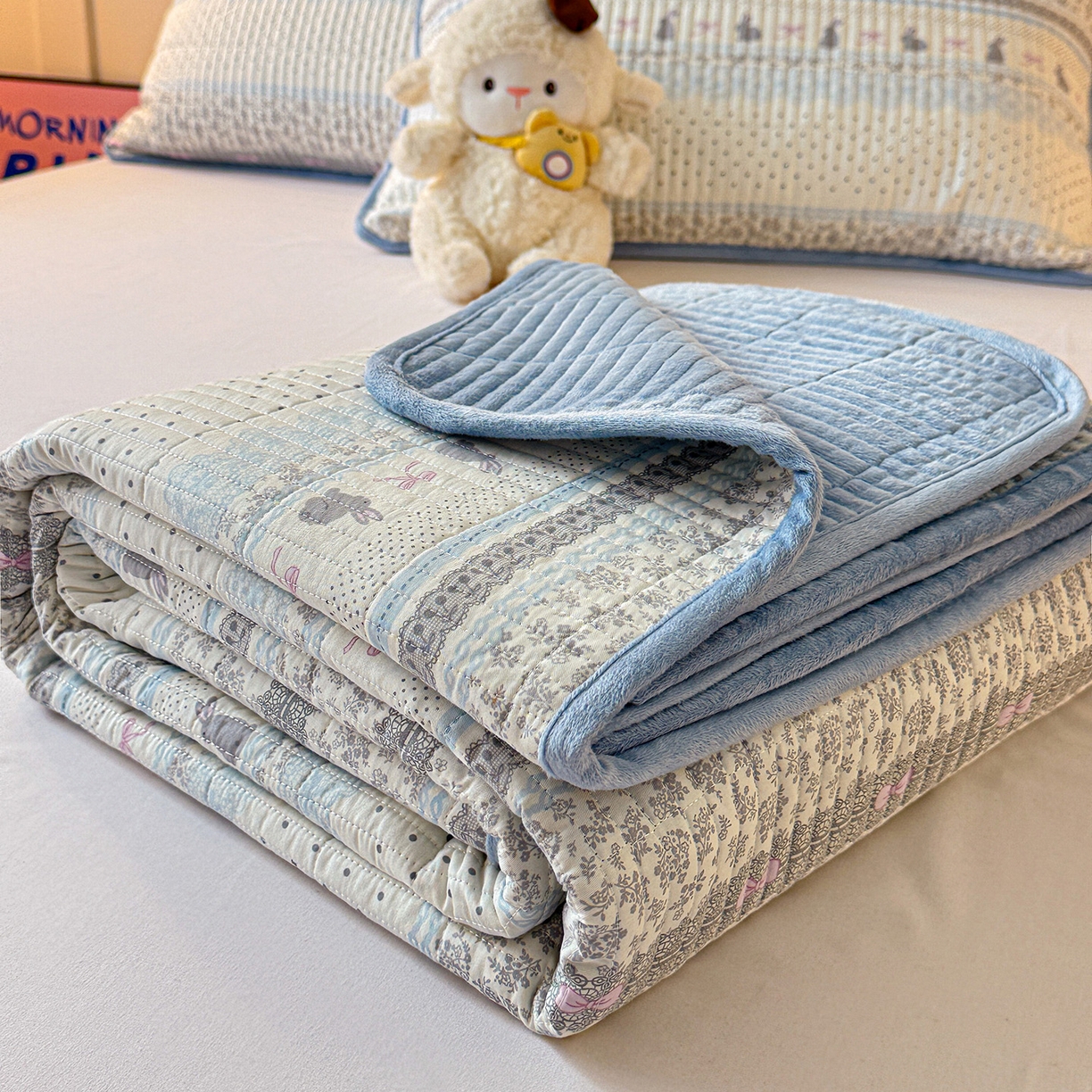 91家纺网 家纺一手货源 找家纺 橙子家居 2025新款棉加绒床盖床盖单件床盖单品床盖三件套夹层水洗棉花跑量款现货 花边兔