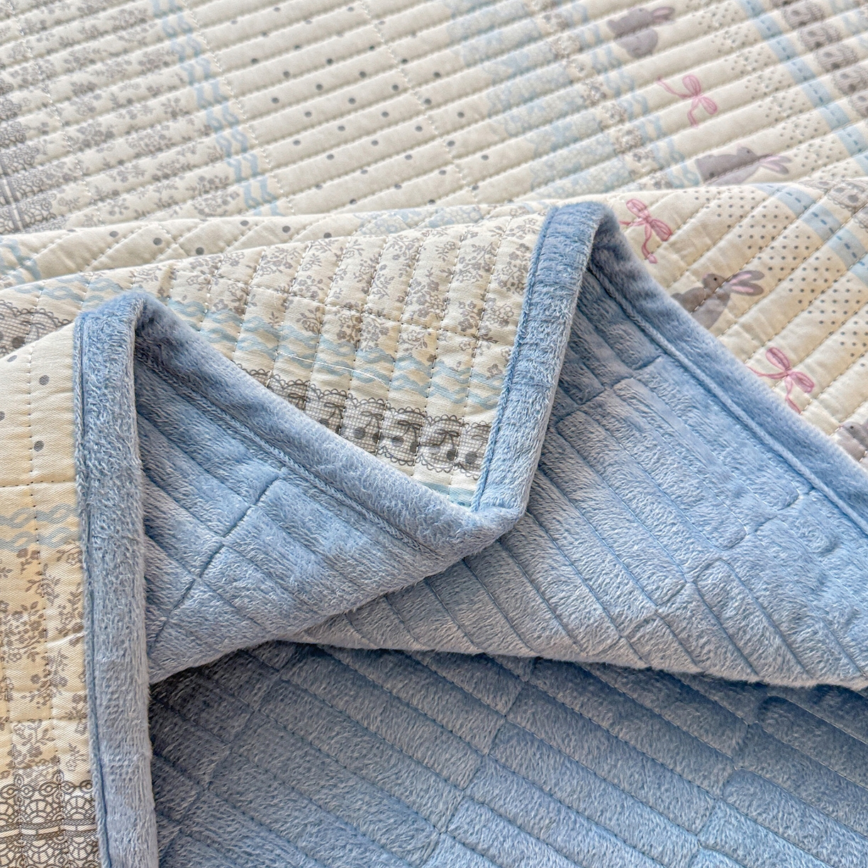 91家纺网 家纺一手货源 找家纺 橙子家居 2025新款棉加绒床盖床盖单件床盖单品床盖三件套夹层水洗棉花跑量款现货 花边兔