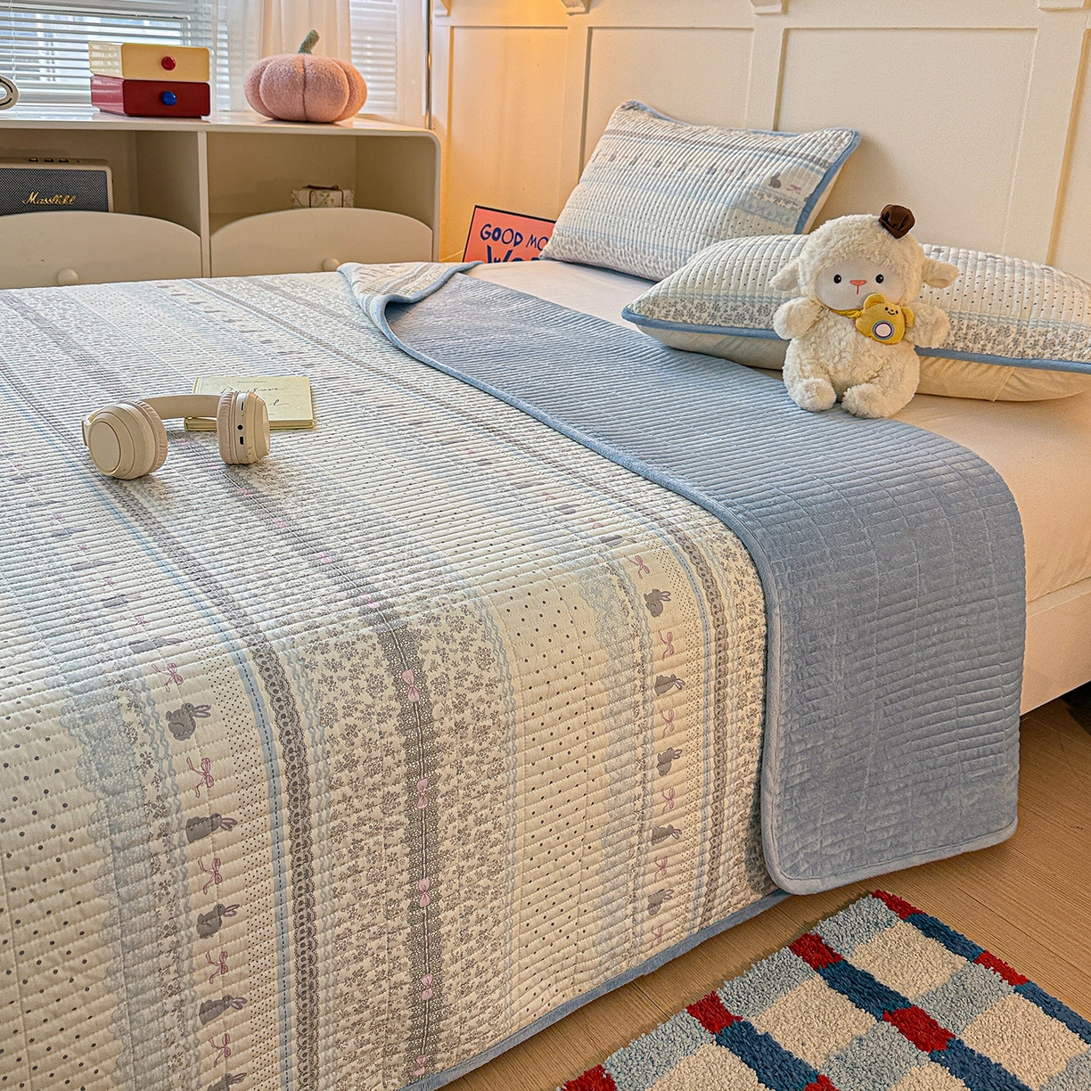 91家纺网 家纺一手货源 找家纺 橙子家居 2025新款棉加绒床盖床盖单件床盖单品床盖三件套夹层水洗棉花跑量款现货 花边兔