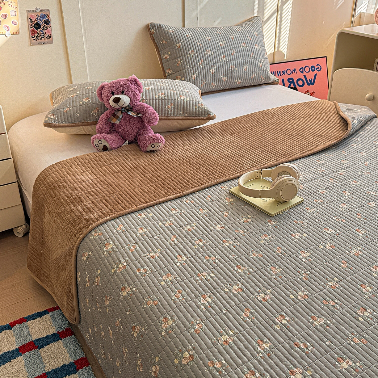 91家纺网 家纺一手货源 找家纺 橙子家居 2025新款棉加绒床盖床盖单件床盖单品床盖三件套夹层水洗棉花跑量款现货 见春山