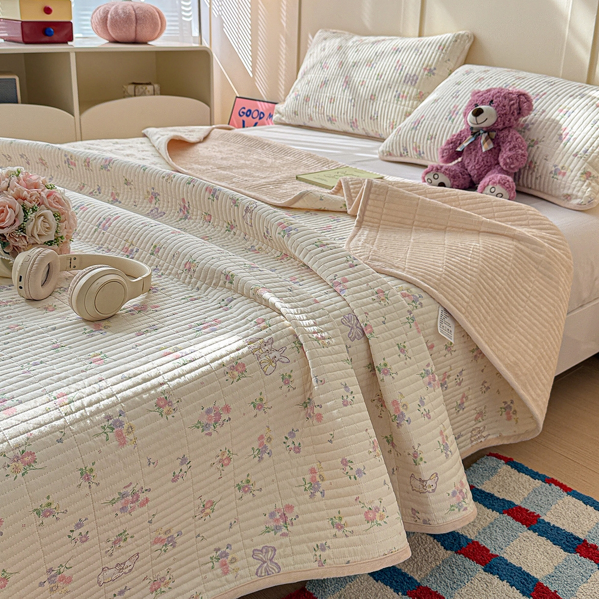 91家纺网 家纺一手货源 找家纺 橙子家居 2025新款棉加绒床盖床盖单件床盖单品床盖三件套夹层水洗棉花跑量款现货 萝莉兔