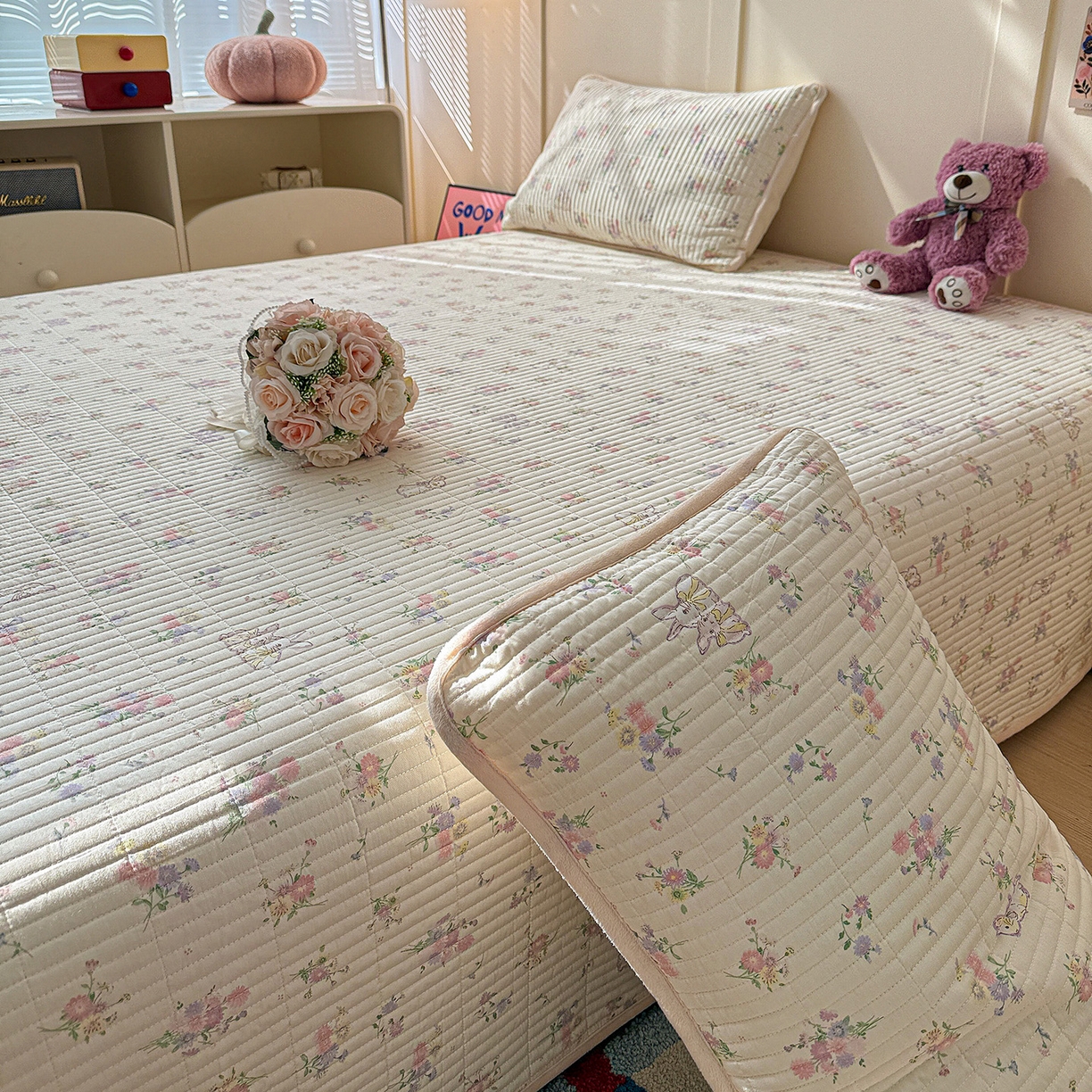 91家纺网 家纺一手货源 找家纺 橙子家居 2025新款棉加绒床盖床盖单件床盖单品床盖三件套夹层水洗棉花跑量款现货 萝莉兔