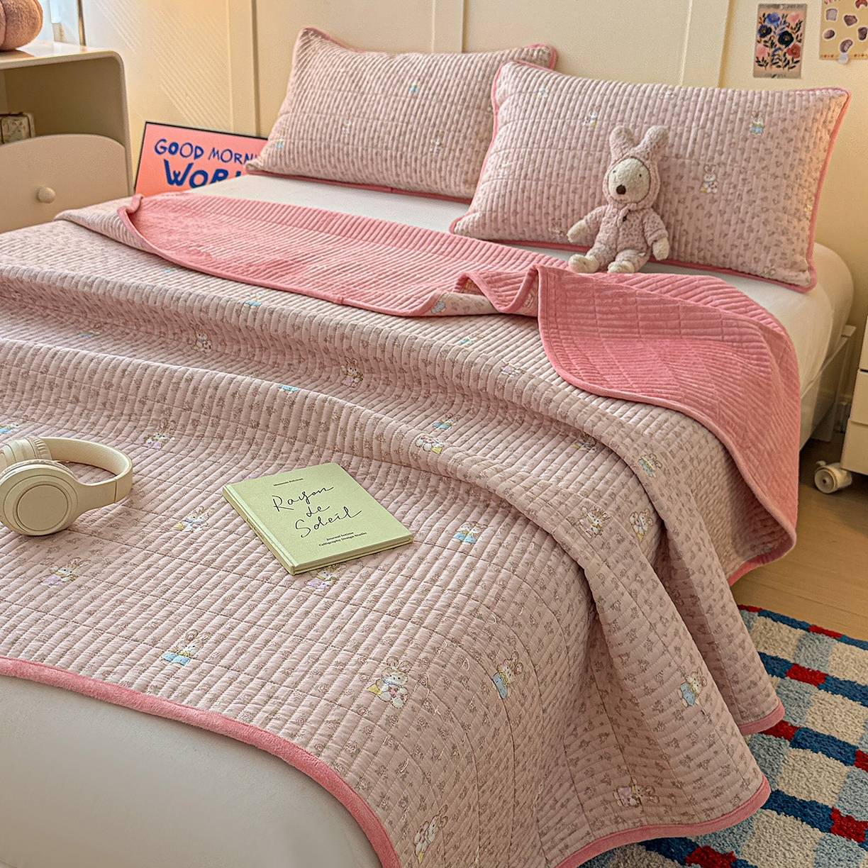 91家纺网 家纺一手货源 找家纺 橙子家居 2025新款棉加绒床盖床盖单件床盖单品床盖三件套夹层水洗棉花跑量款现货 洛丽丝