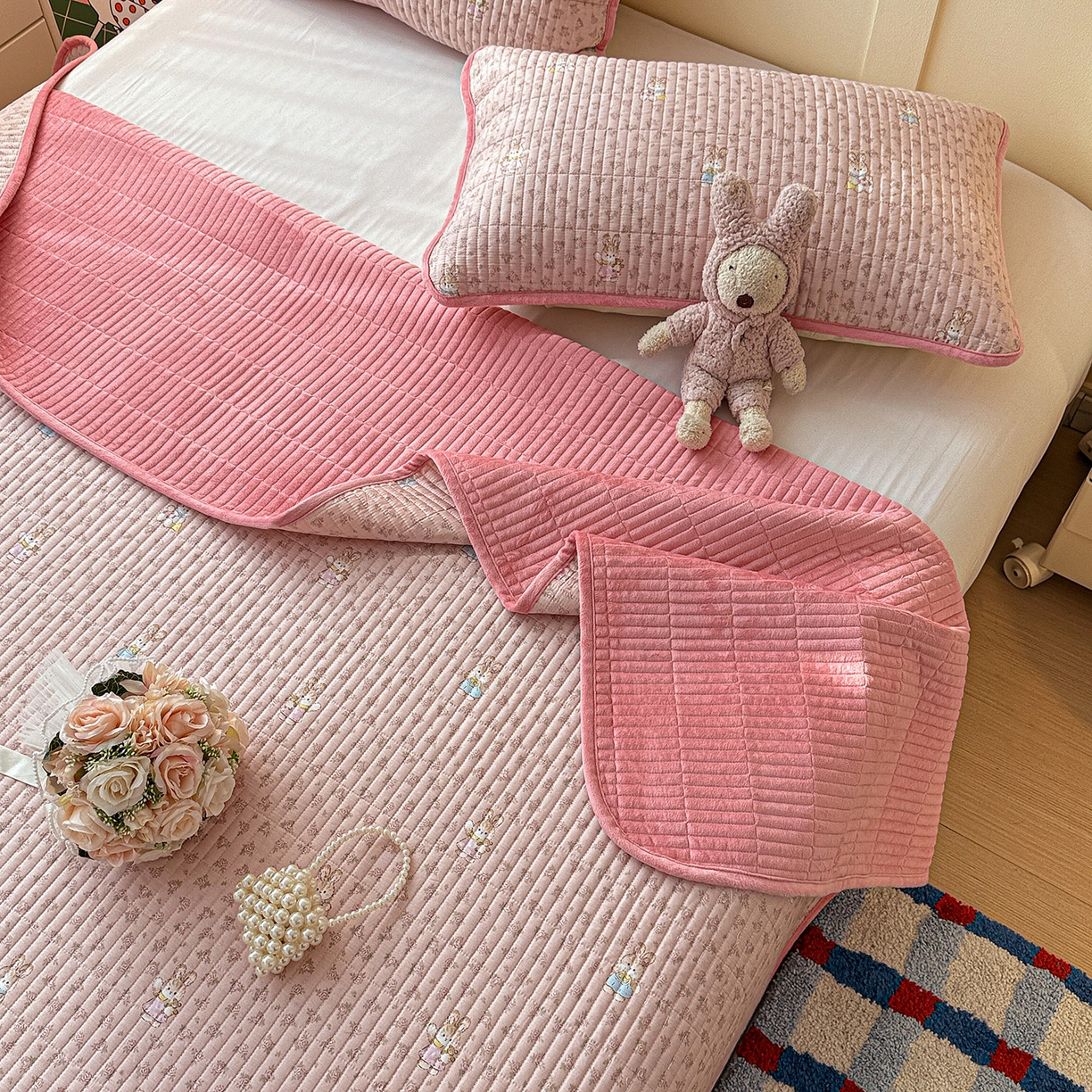 91家纺网 家纺一手货源 找家纺 橙子家居 2025新款棉加绒床盖床盖单件床盖单品床盖三件套夹层水洗棉花跑量款现货 洛丽丝