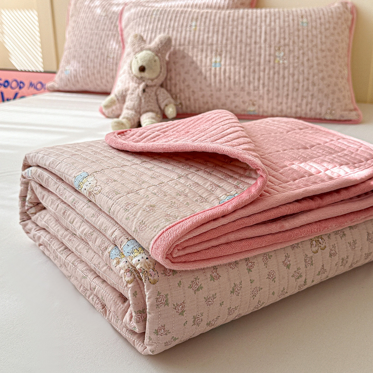 91家纺网 家纺一手货源 找家纺 橙子家居 2025新款棉加绒床盖床盖单件床盖单品床盖三件套夹层水洗棉花跑量款现货 洛丽丝