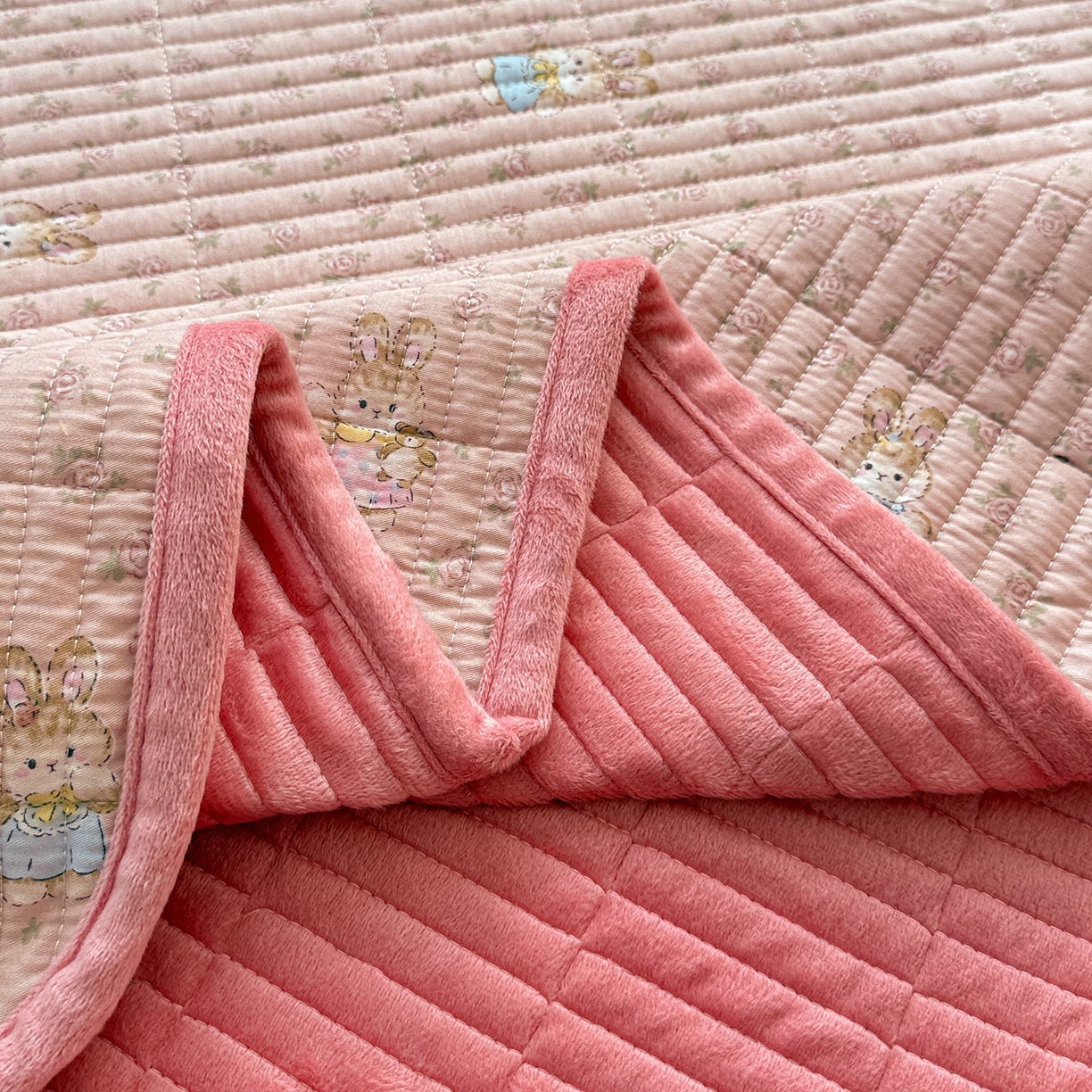 91家纺网 家纺一手货源 找家纺 橙子家居 2025新款棉加绒床盖床盖单件床盖单品床盖三件套夹层水洗棉花跑量款现货 洛丽丝