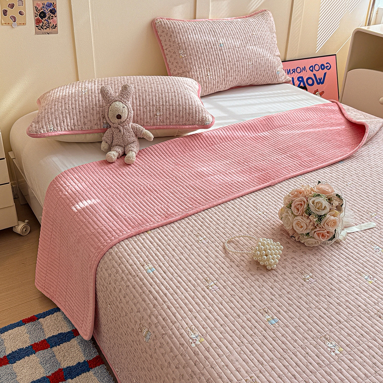 91家纺网 家纺一手货源 找家纺 橙子家居 2025新款棉加绒床盖床盖单件床盖单品床盖三件套夹层水洗棉花跑量款现货 洛丽丝