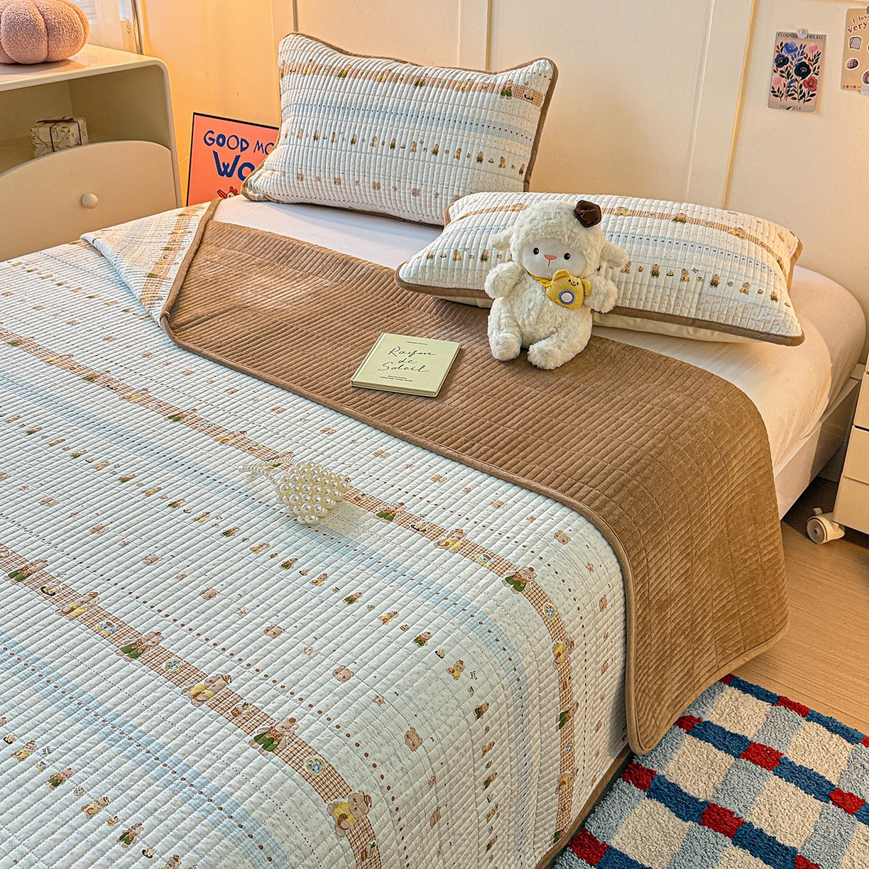 91家纺网 家纺一手货源 找家纺 橙子家居 2025新款棉加绒床盖床盖单件床盖单品床盖三件套夹层水洗棉花跑量款现货 幸运熊