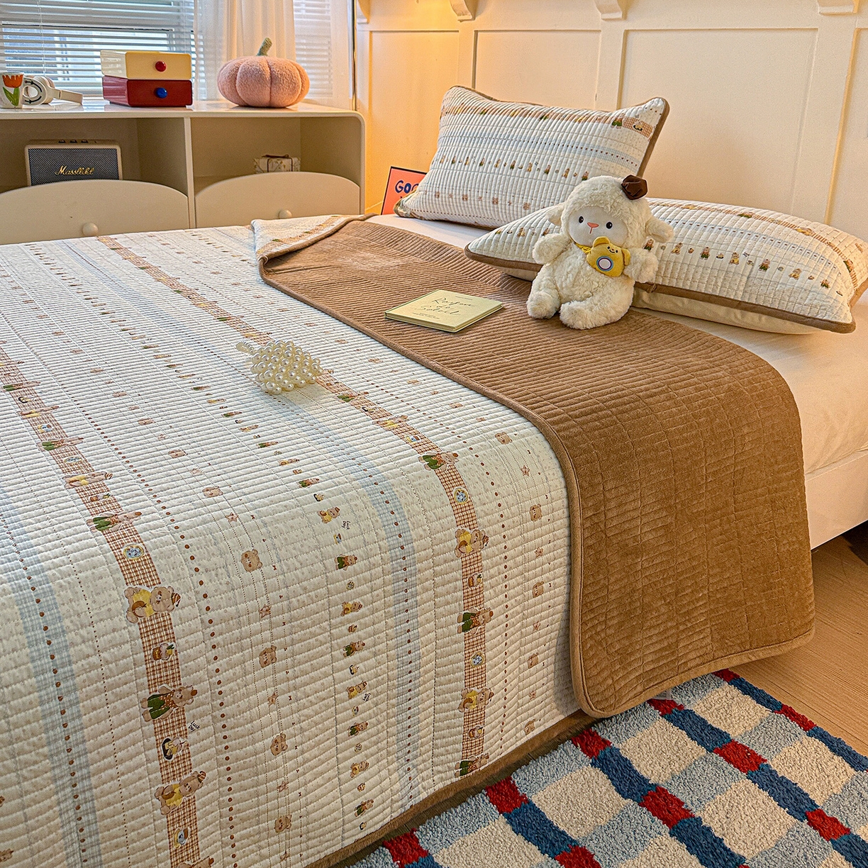 91家纺网 家纺一手货源 找家纺 橙子家居 2025新款棉加绒床盖床盖单件床盖单品床盖三件套夹层水洗棉花跑量款现货 幸运熊