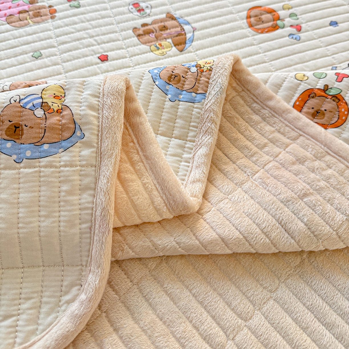 91家纺网 家纺一手货源 找家纺 橙子家居 2025新款棉加绒床盖床盖单件床盖单品床盖三件套夹层水洗棉花跑量款现货 熊猫卡皮