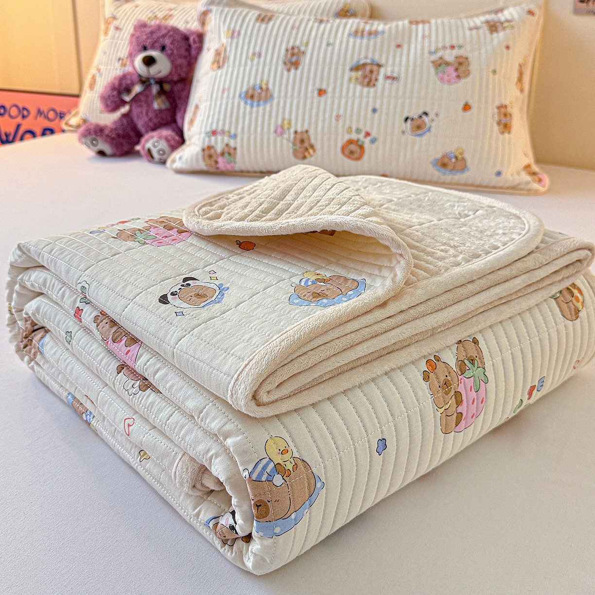 91家纺网 家纺一手货源 找家纺 橙子家居 2025新款棉加绒床盖床盖单件床盖单品床盖三件套夹层水洗棉花跑量款现货 熊猫卡皮