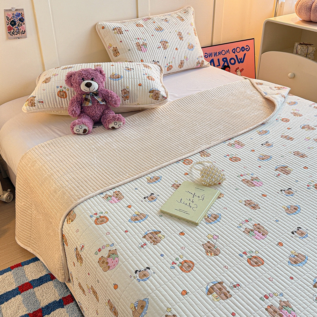 91家纺网 家纺一手货源 找家纺 橙子家居 2025新款棉加绒床盖床盖单件床盖单品床盖三件套夹层水洗棉花跑量款现货 熊猫卡皮