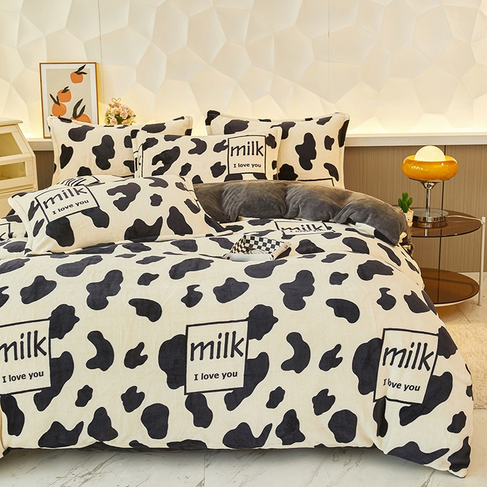 91家纺网 家纺一手货源 找家纺 三盛源 2025新款牛奶绒床品四件套冬季加厚珊瑚绒被套罩双面加绒法兰绒床单三件套 奶牛点点